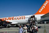 Lietadlo Easyjet muselo nudzovo pristat pasazier sa pokusil dostat do kokpitu