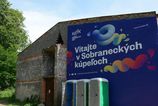 V Sobraneckych kupeloch upravili areal asfalt konci v strku chybaju obrubniky