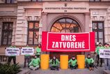 Greenpeace Slovensko od rana blokuje ministerstvo zivotneho prostredia