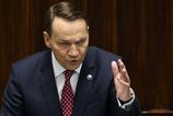 Musime byt pripraven na konflikt ak zaili nai star a prastar rodiia tvrd posk minister Sikorski