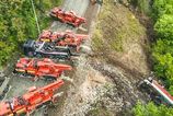 Zasah v narocnom terene Tazka technika odstranuje rusen po minulorocnej zrazke rychlikov fotoreport