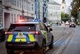 nocna strelba pri banke v lucenci zranila cloveka policia preveruje bitku na parkovisku a pouzitie zbrane