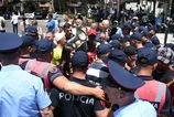 Albansko zasiahli protesty proti hotelu spajanu s rodinou Trumpovcov Policia zadrzala niekolkych demonstrujucich