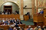 Madarsky parlament zrusil Urad na ochranu suverenity Magyar plni predvolebny slub a oznacuje urad za nastroj autokracie