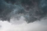 Rumunsko postihla smrtena burka a chaos v metropole V Bukuresti zaplavilo metro a tisice ludi ziadaju o pomoc
