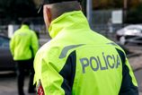 Zasah polcie v Matkove Policajti zachrnili mua ktor bol zabarikdovan a hrozil sebapokodenm