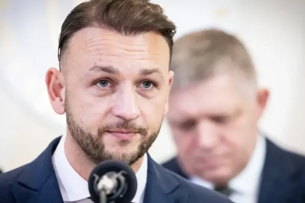 Ako bude vláda riešiť ceny palív? Vystúpia Šutaj Eštok aj Šimečka