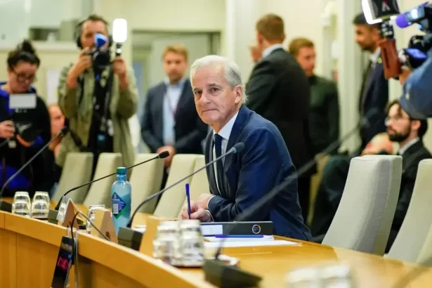 Komisia preverí nórsku diplomaciu, Epsteinove kontakty naďalej vyšetrujú