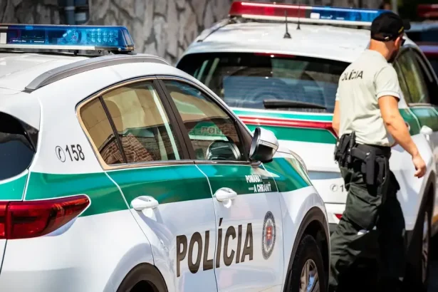 Muža našli mŕtveho pod oknom bratislavského bytového domu