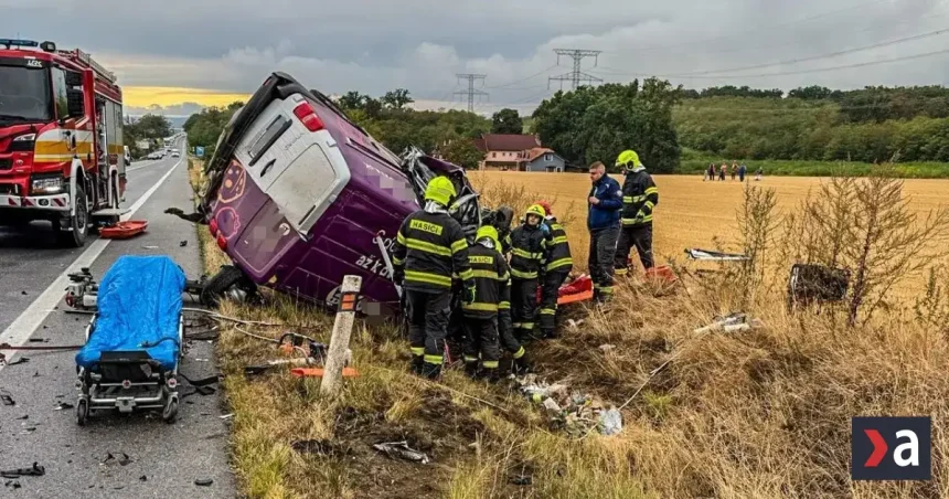 Nehoda pri Košiciach uzavrela cestu, zasahuje aj vrtuľník