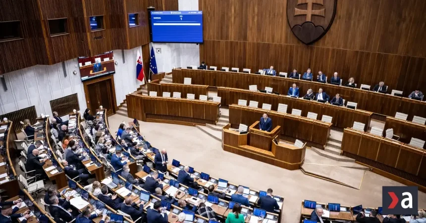 Parlament rokuje o 295 bodoch, môže trvať do Vianoc
