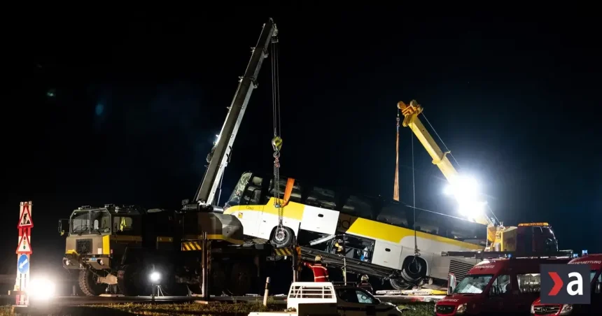 Prokuratúra vo Švajčiarsku vyšetruje vodiča havarovaného autobusu 1 Prokuratúra vo Švajčiarsku vyšetruje vodiča havarovaného autobusu