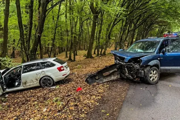 Zrážka troch áut medzi Rozhanovcami a Čižaticami: šesť zranených