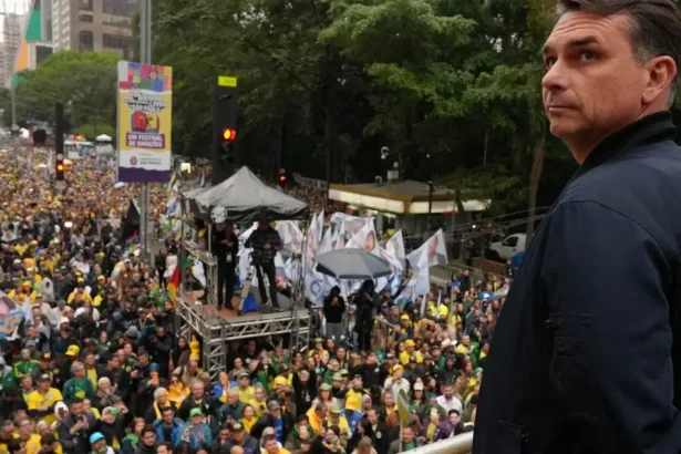 Bolsonaro pred voľbami sľubuje Brazílii návrat medzi svetové veľmoci