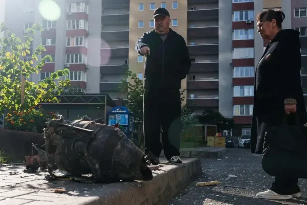Kyjev zasiahli drony: jeden mŕtvy, dvaja zranení