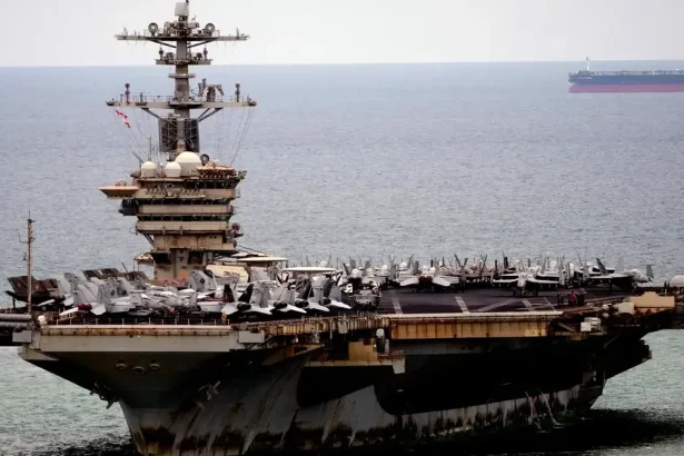 Osem pokusov o samovraždu na palube. USS Abraham Lincoln sa vrátila do San Diega
