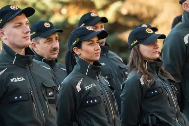 Policajti zo Slovenska a Česka si v Banskej Bystrici precvičili zákrok proti páchateľovi