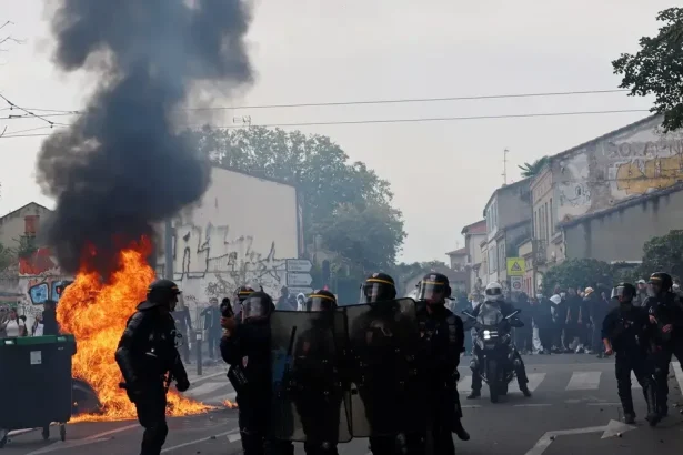 Protesty študentov vo Francúzsku pokračujú: Vyučovanie prerušili na stovkách škôl