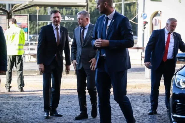 Robert Fico prišiel na ministerstvo životného prostredia spolu s Tomášom Tarabom