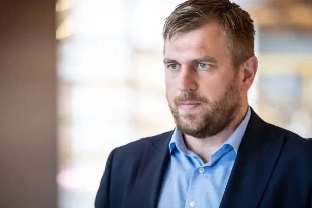 SNS žiada Kuffu o vrátenie stotisícových odmien na envirorezorte