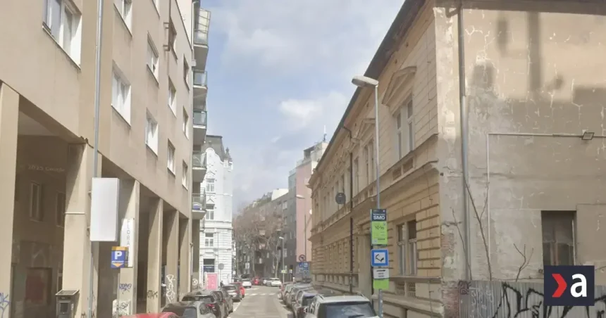 V centre Bratislavy uzatvorili cestu, polícia varuje pred pádom steny 1 V centre Bratislavy uzatvorili cestu, polícia varuje pred pádom steny